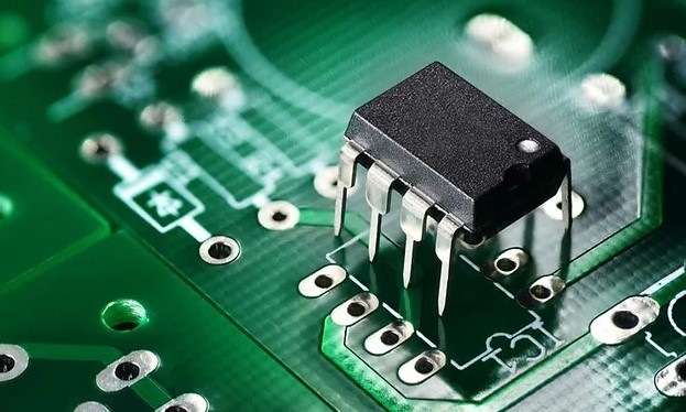 IC (Integrated Circuit)